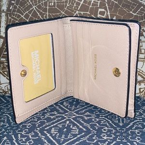 Michael Kors Bags - Michael Kors wallet 👛 Michael Kors Bags - Michael Kors wallet 👛